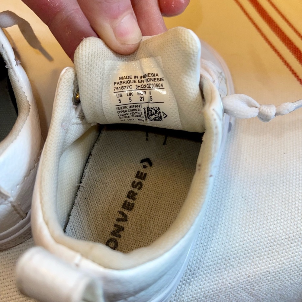 White converse - Picture 2 of 3